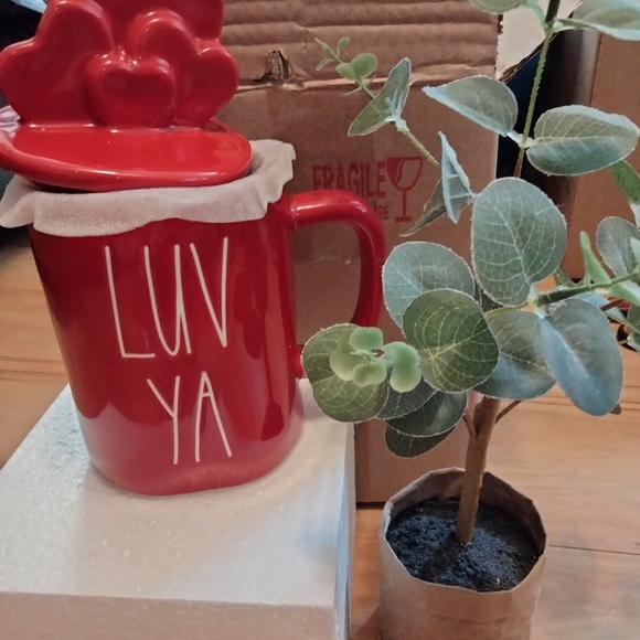 NEW Rae Dunn LUV YA Mug with Hearts Topper - Picture 1 of 5